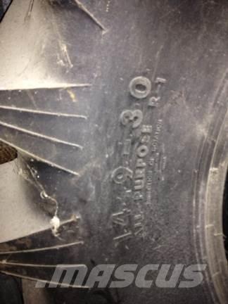  14.9x30 Pneumatiky, kolesá a ráfiky