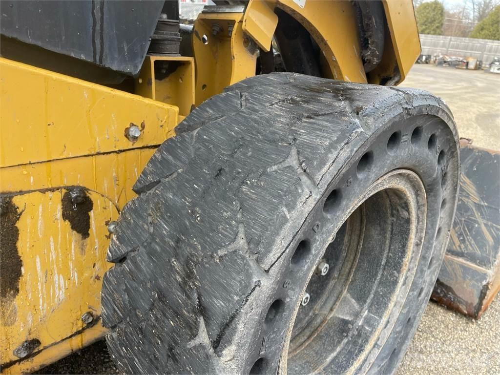 CAT 262D3 Šmykom riadené nakladače