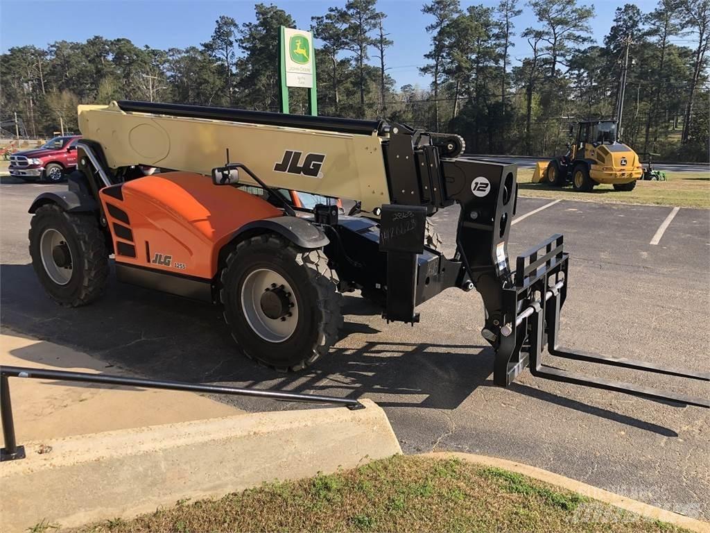JLG 1255 Teleskopické manipulátory