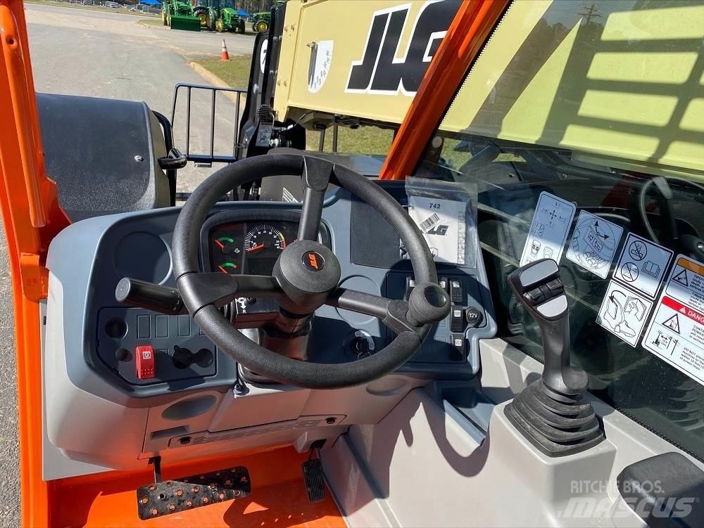 JLG 742 Teleskopické manipulátory