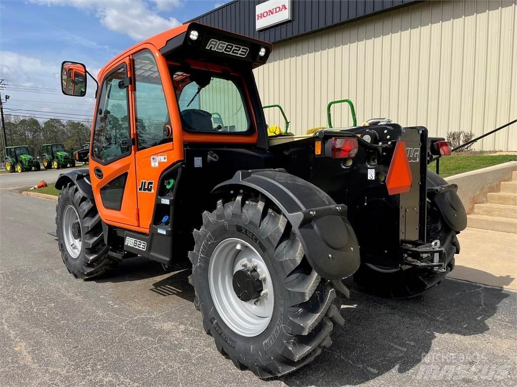 JLG 823 Teleskopické manipulátory