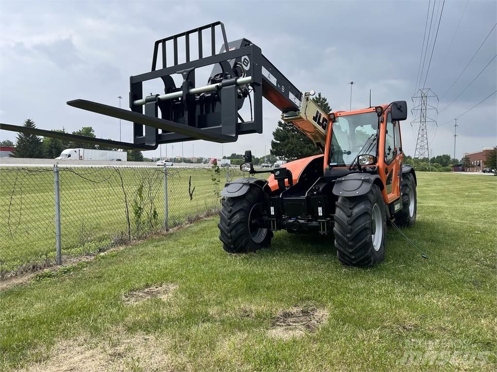 JLG AG823 Teleskopické manipulátory