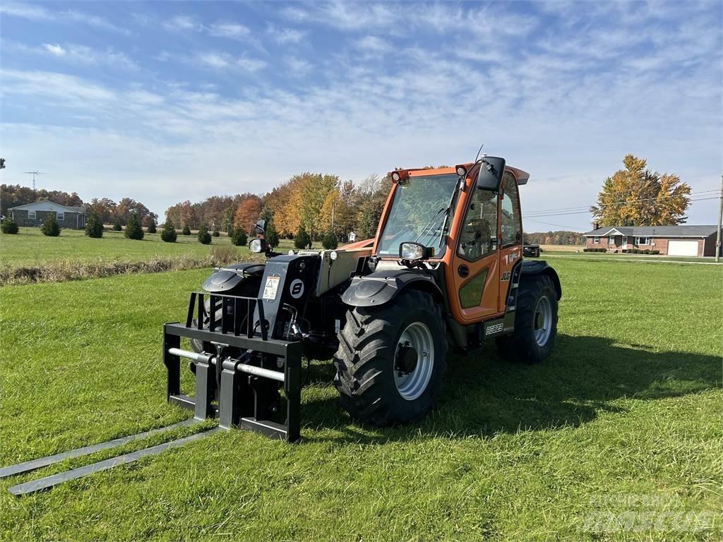 JLG AG823 Teleskopické manipulátory