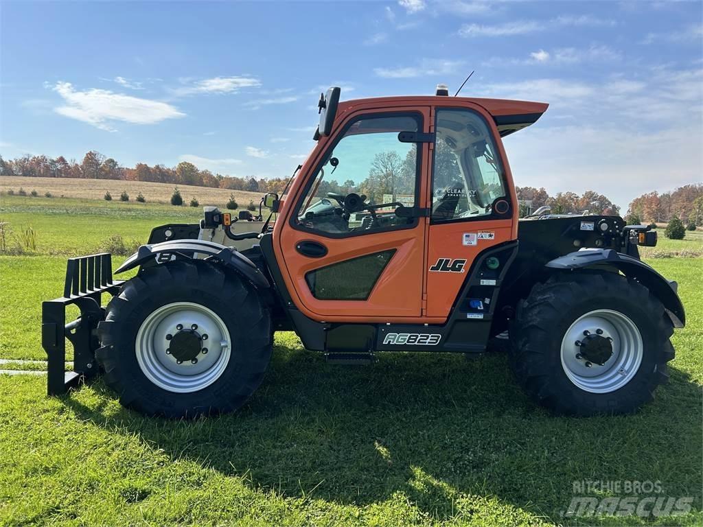 JLG AG823 Teleskopické manipulátory