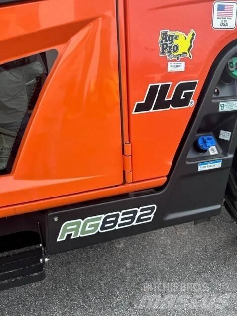 JLG AG832 Teleskopické manipulátory