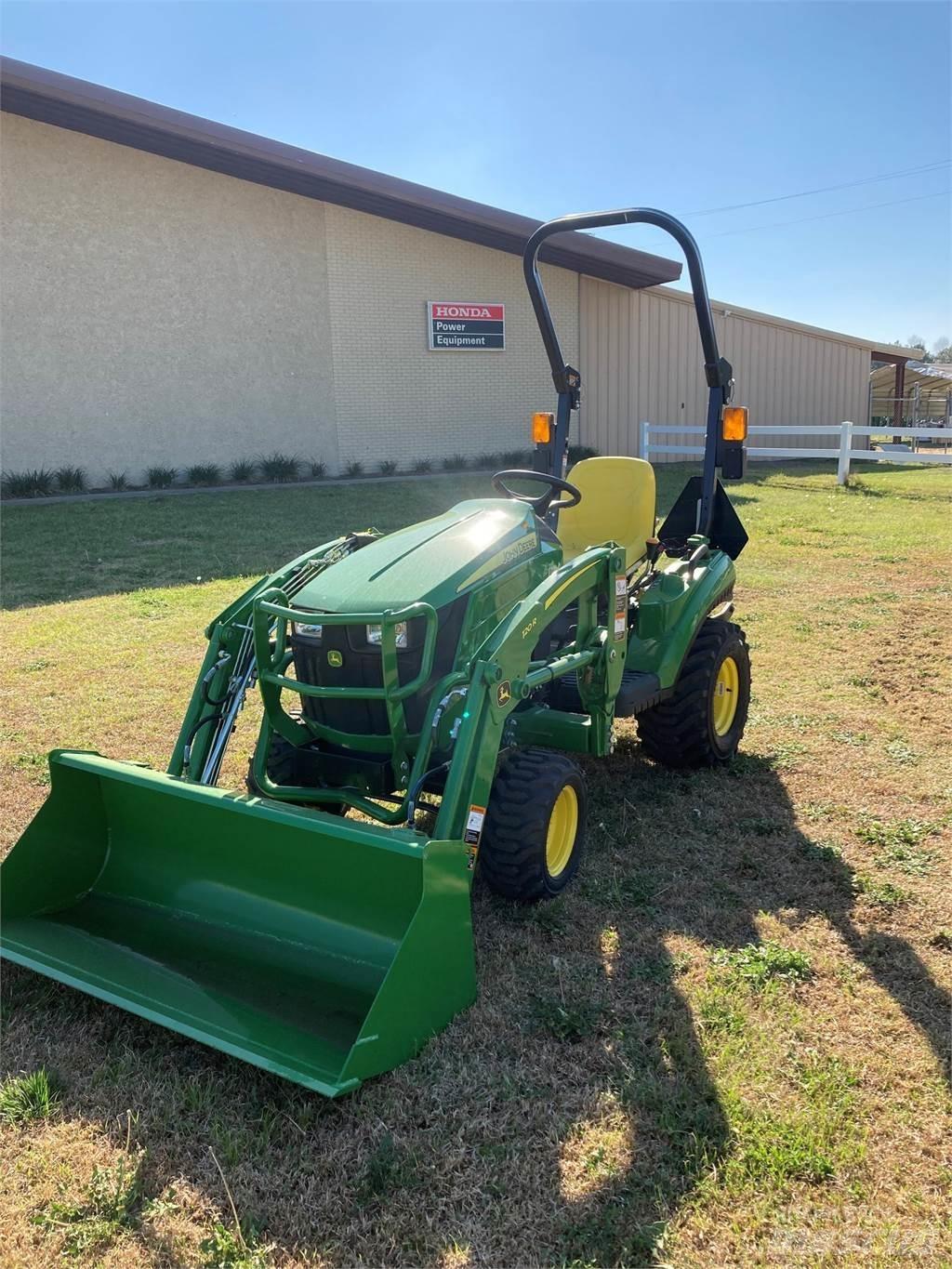 John Deere 1023E Kompaktné traktory