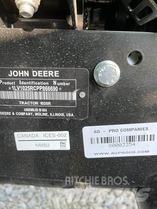 John Deere 1025R Kompaktné traktory