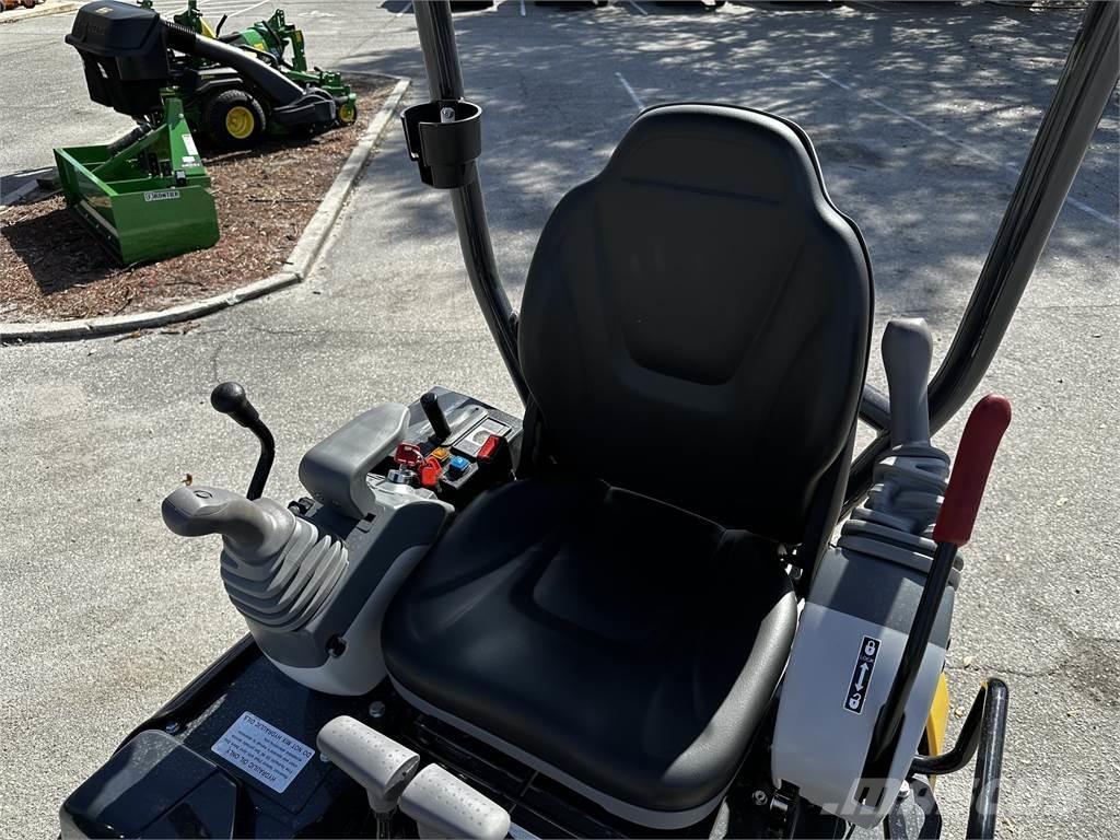 John Deere 17 P Mini rýpadlá < 7t