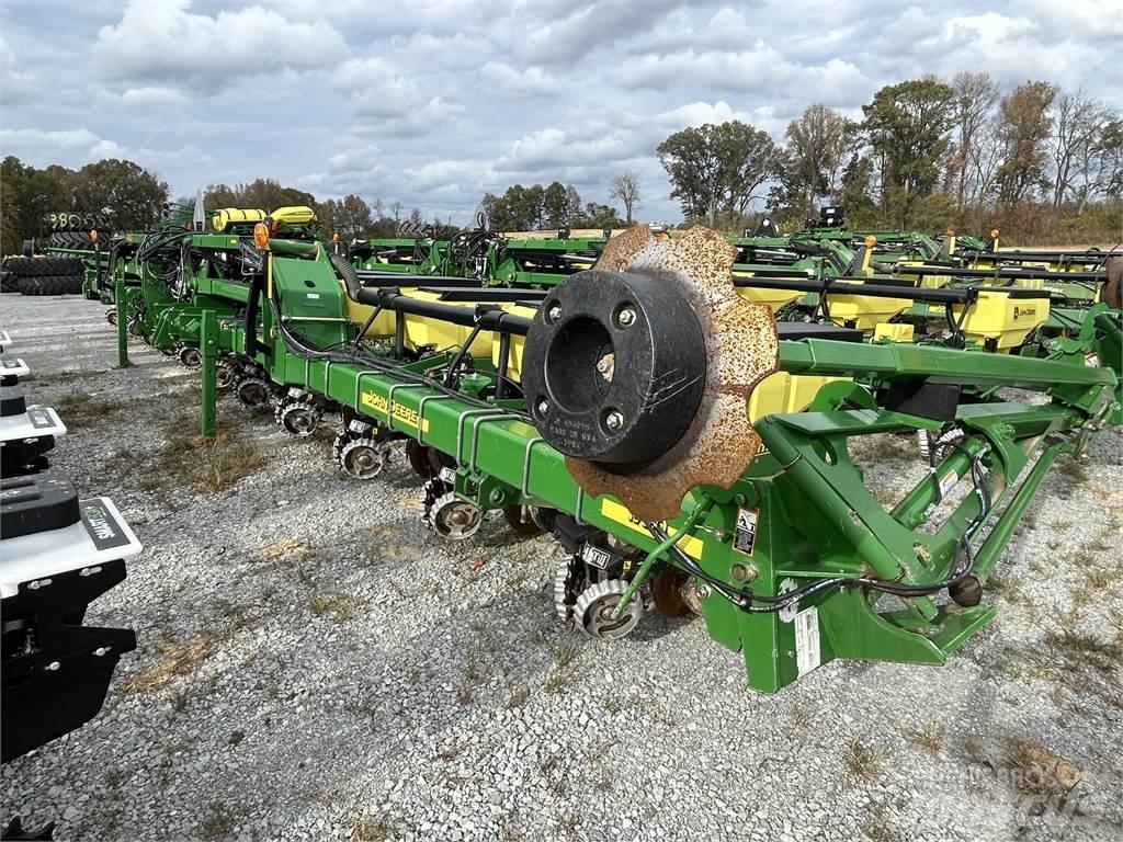 John Deere 1720 Sadiace stroje