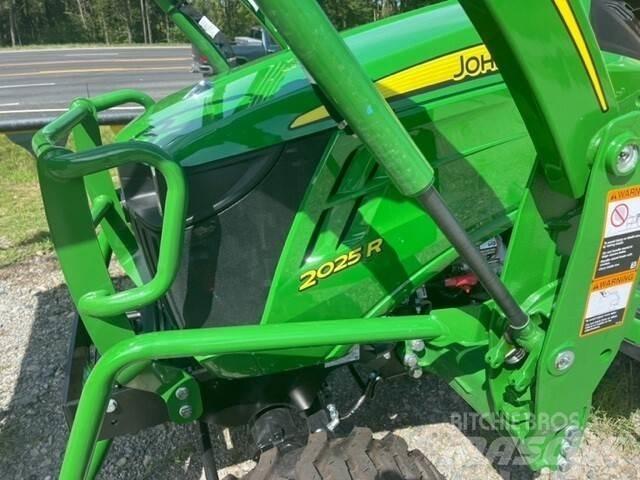 John Deere 2025R Kompaktné traktory