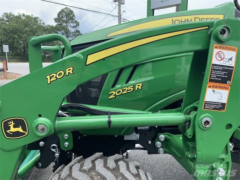 John Deere 2025R Kompaktné traktory