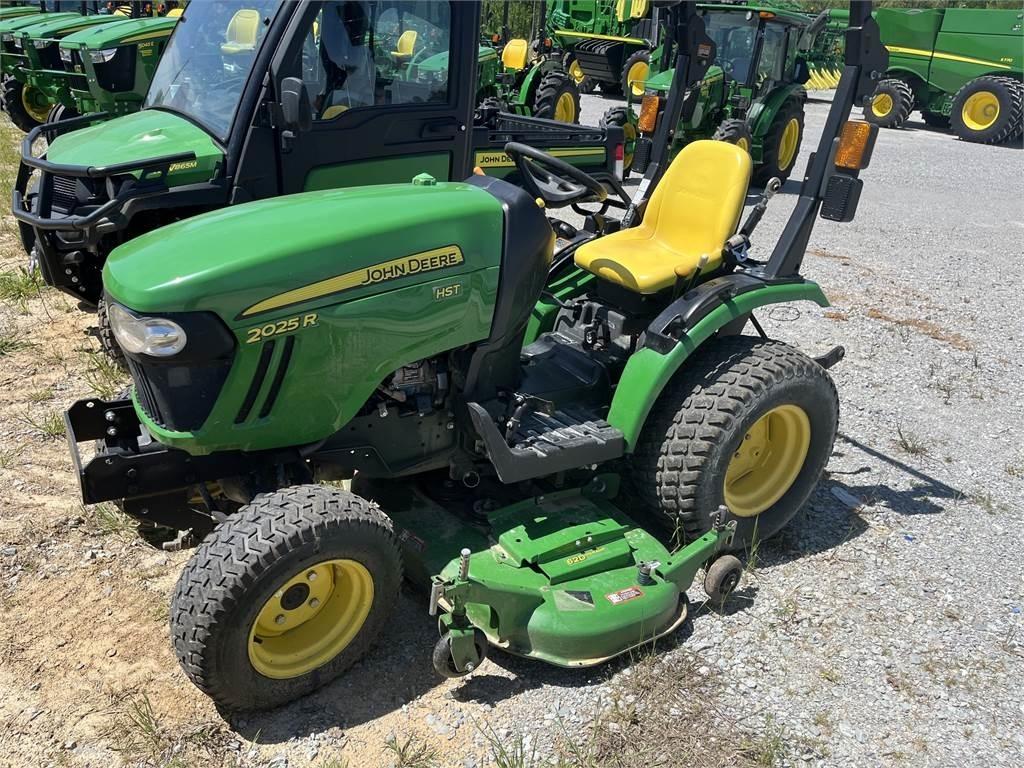 John Deere 2025R Kompaktné traktory