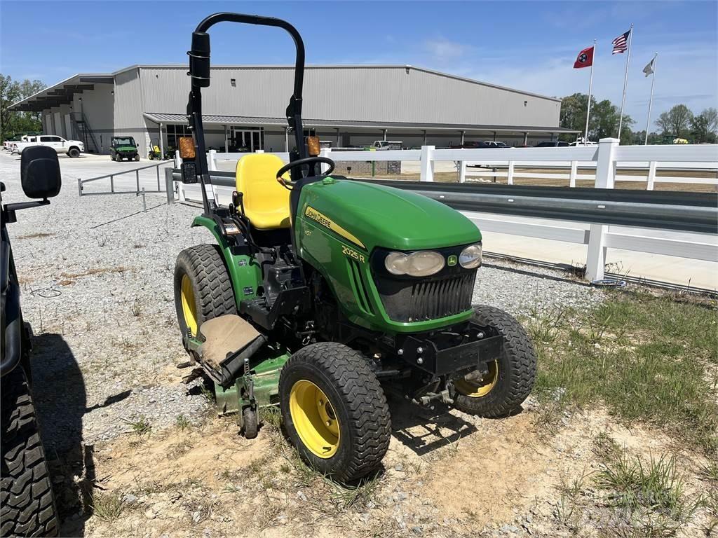 John Deere 2025R Kompaktné traktory