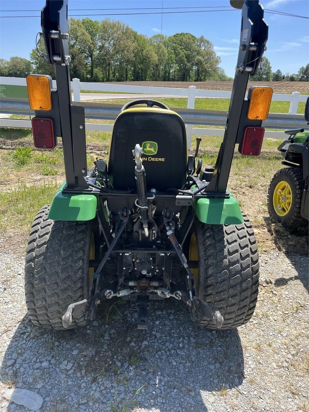 John Deere 2025R Kompaktné traktory