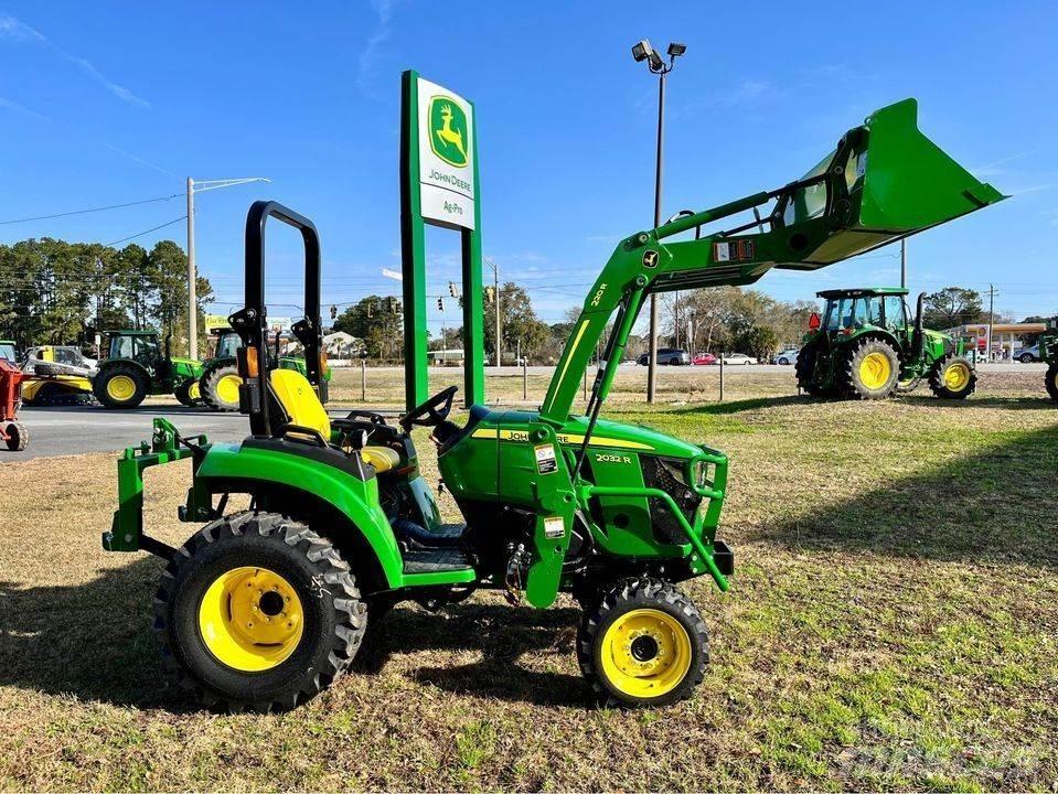 John Deere 2032R Kompaktné traktory