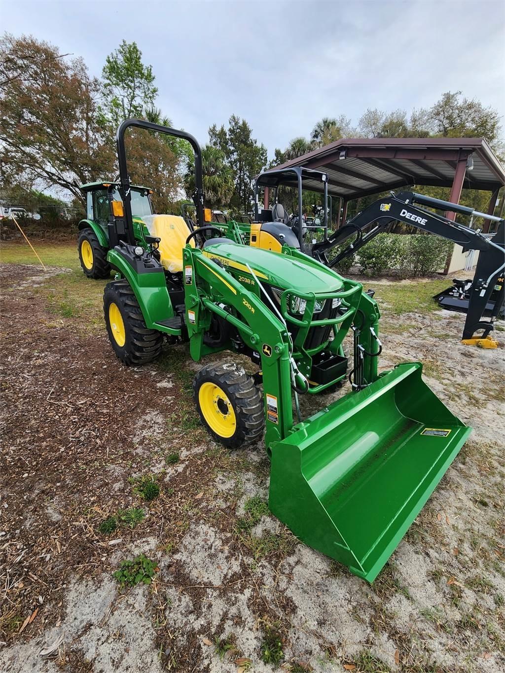 John Deere 2038R Kompaktné traktory