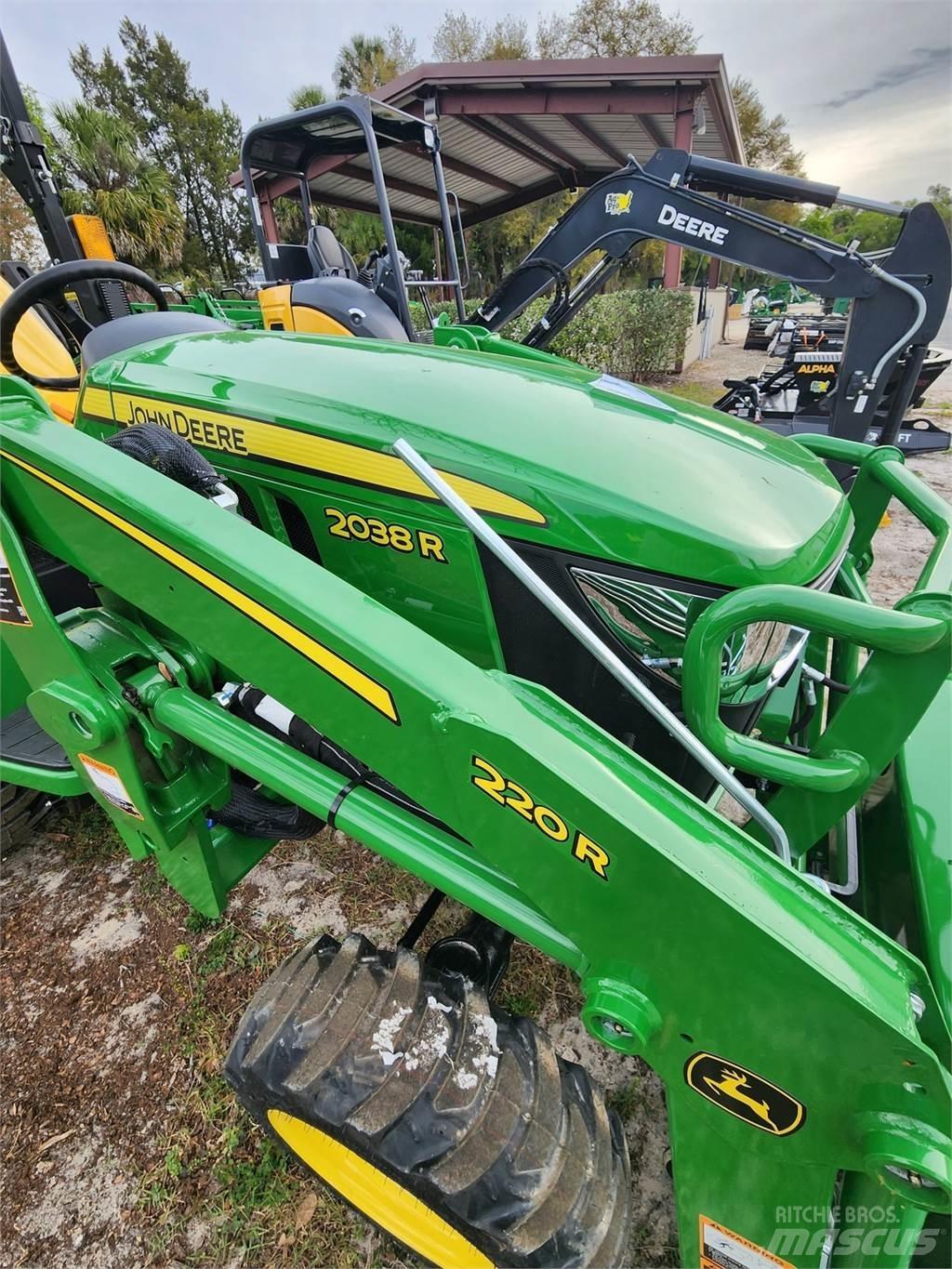 John Deere 2038R Kompaktné traktory
