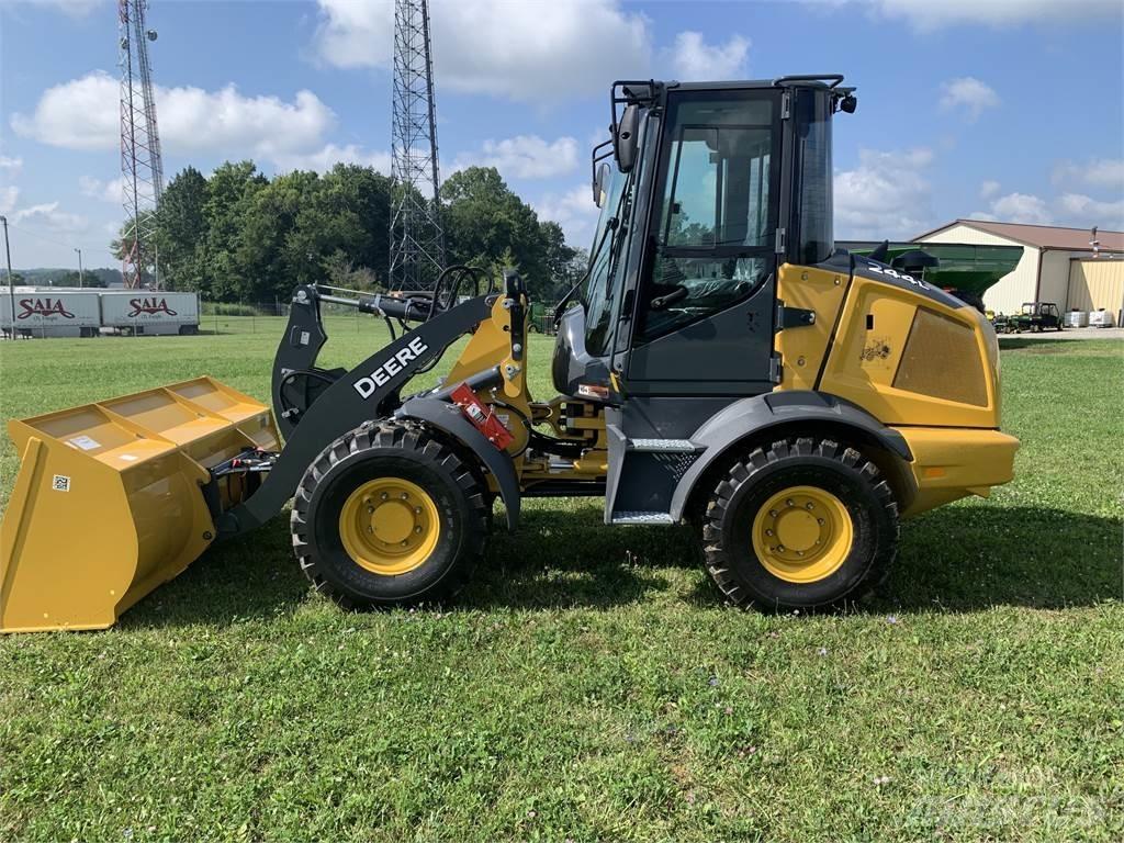 John Deere 244L Kolesové nakladače
