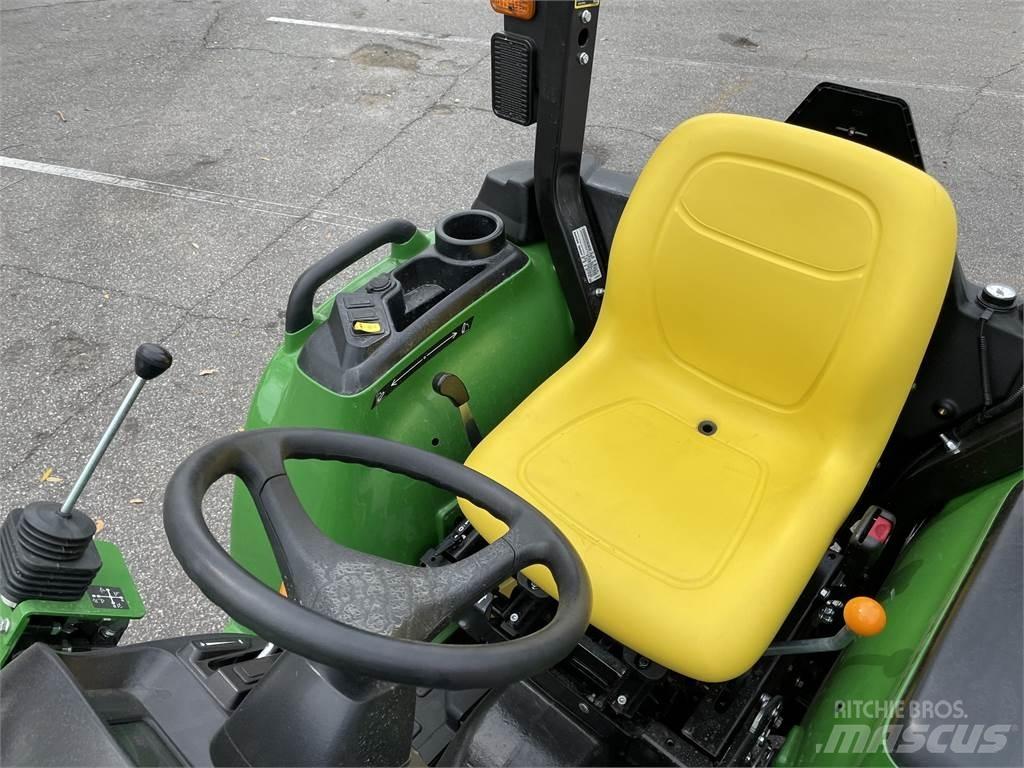 John Deere 3032E Kompaktné traktory