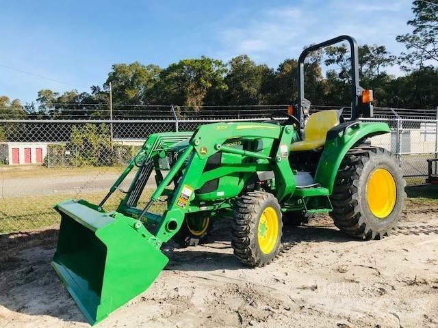 John Deere 3043D Traktory