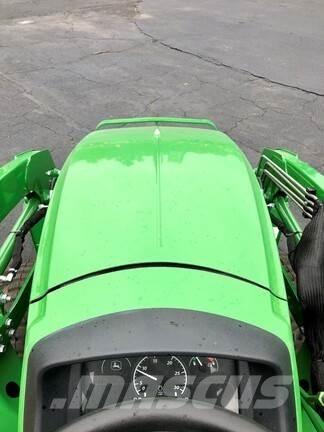 John Deere 3043D Traktory