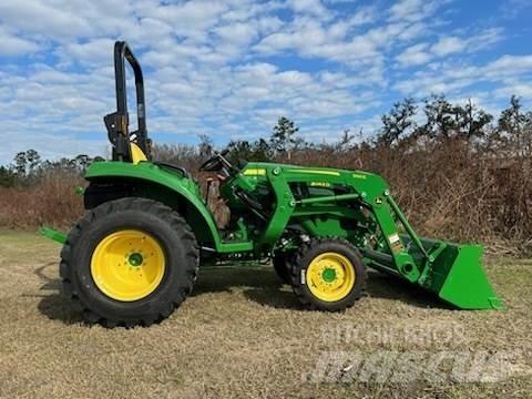 John Deere 3043D Traktory