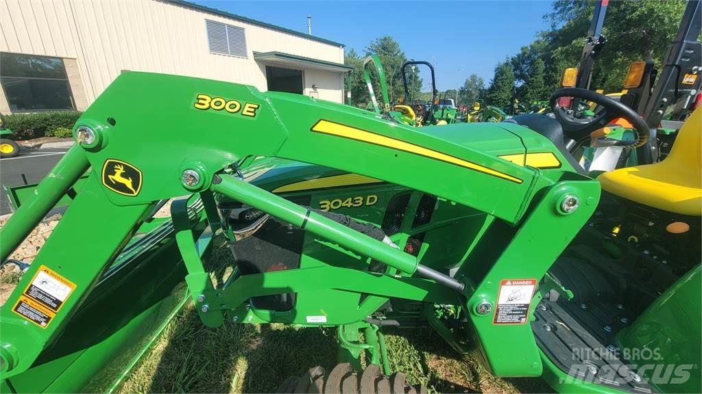 John Deere 3043D Traktory