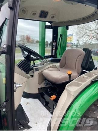 John Deere 3046R Traktory