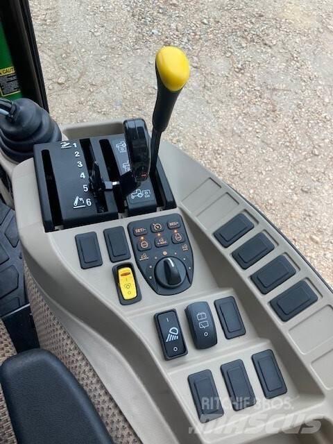 John Deere 3046R Traktory