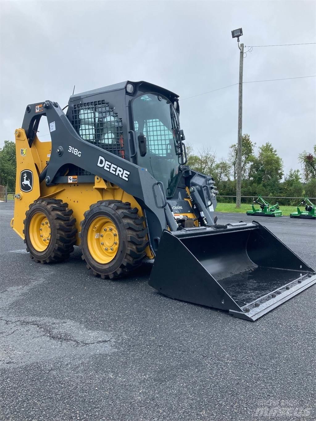 John Deere 318G Šmykom riadené nakladače