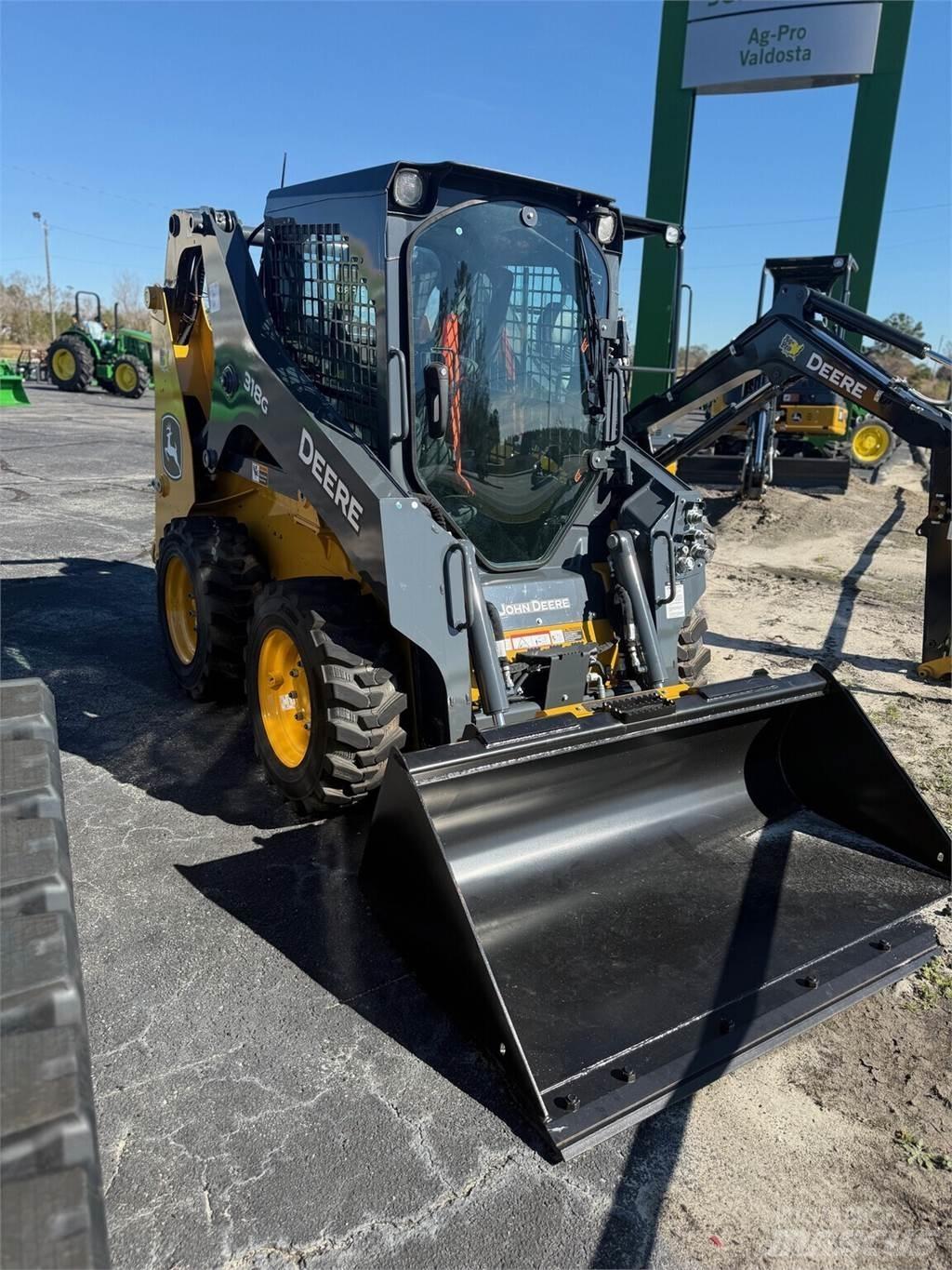 John Deere 318G Šmykom riadené nakladače