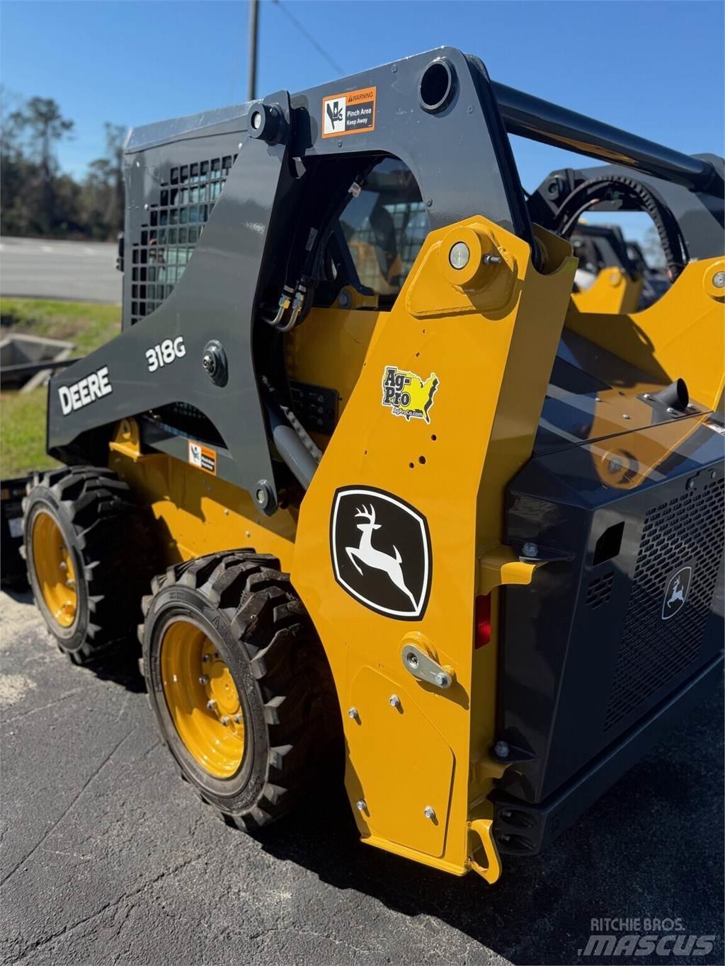 John Deere 318G Šmykom riadené nakladače