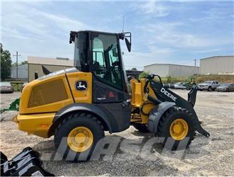 John Deere 324P Kolesové nakladače