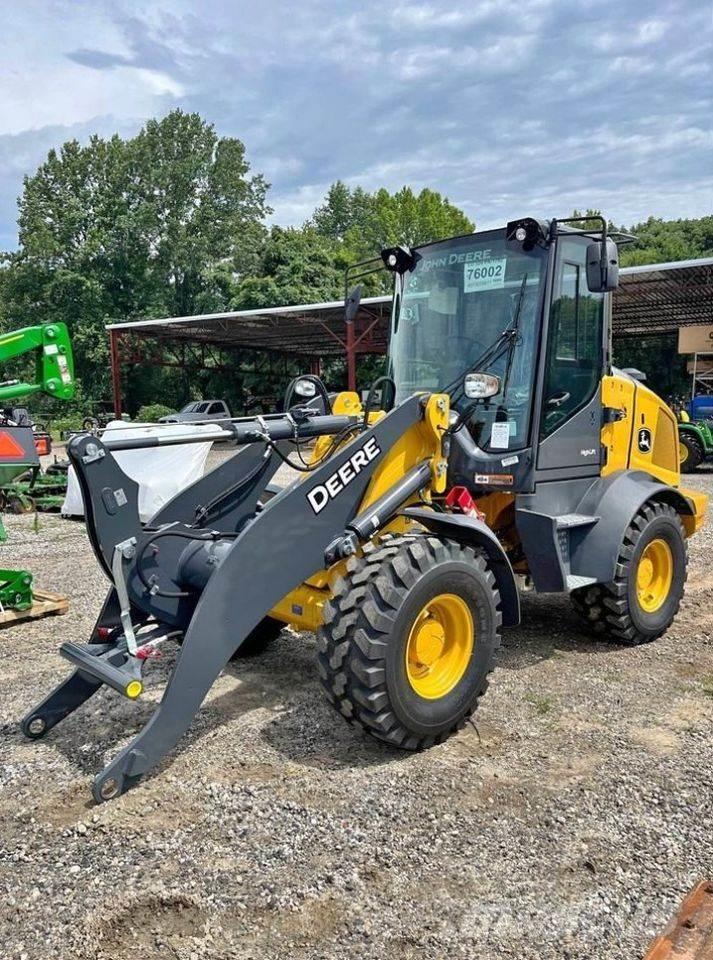 John Deere 324P Kolesové nakladače
