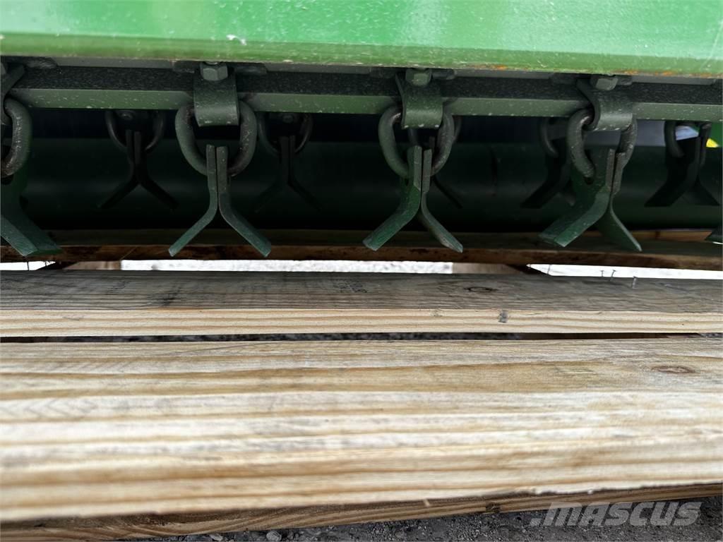 John Deere 390 Žacie stroje