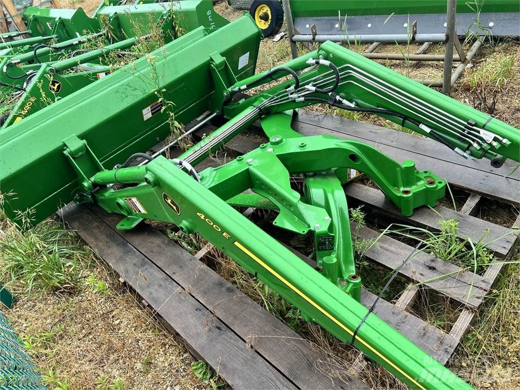 John Deere 400E Traktory