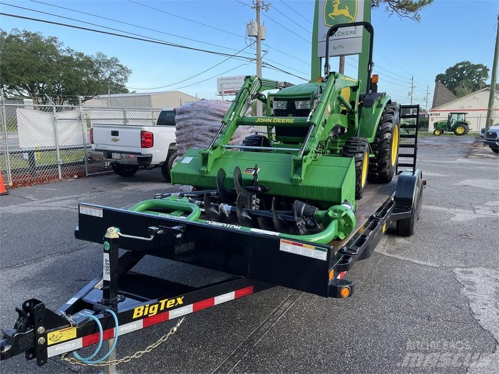 John Deere 4044M Traktory