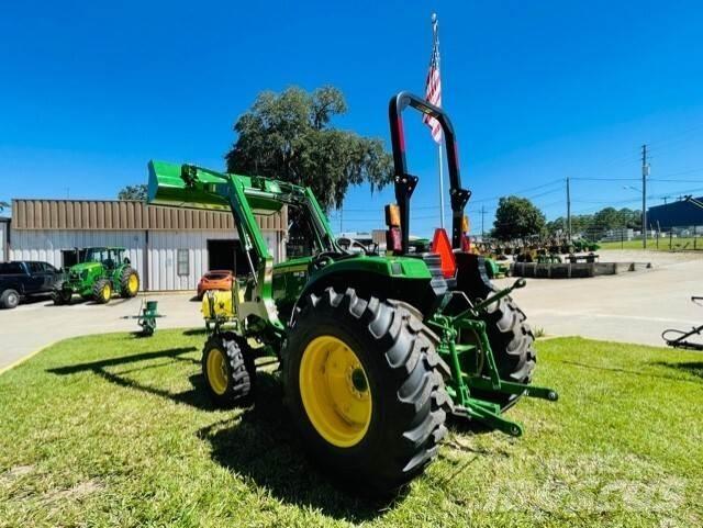 John Deere 4044M Traktory