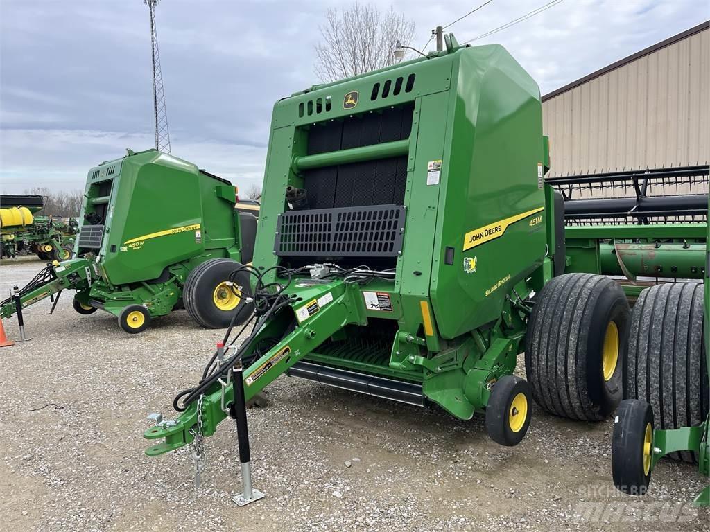 John Deere 451M Lisy na okrúhle balíky