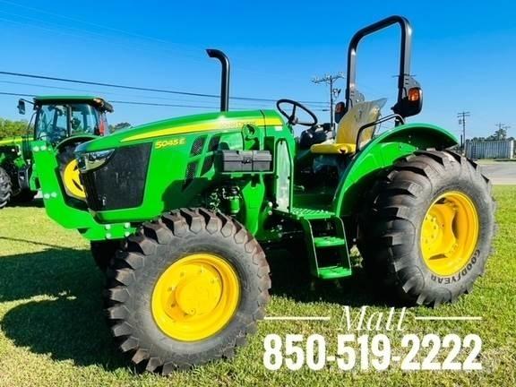 John Deere 5045E Traktory