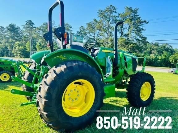 John Deere 5045E Traktory