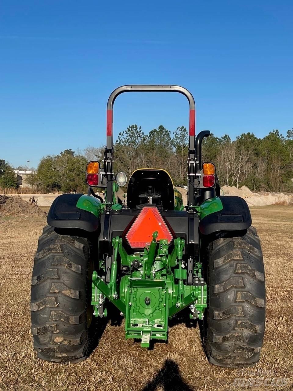 John Deere 5045E Traktory
