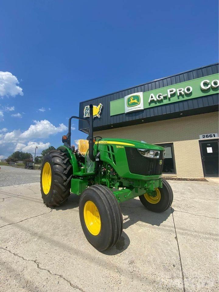 John Deere 5050E Traktory