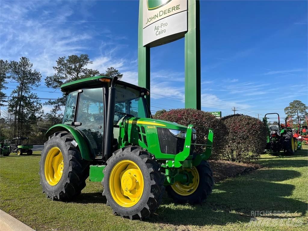 John Deere 5060E Traktory