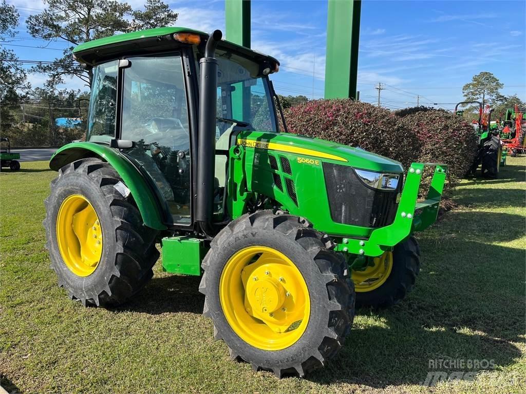 John Deere 5060E Traktory