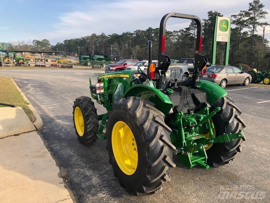 John Deere 5067E Traktory