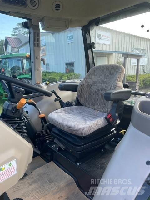 John Deere 5067E Traktory