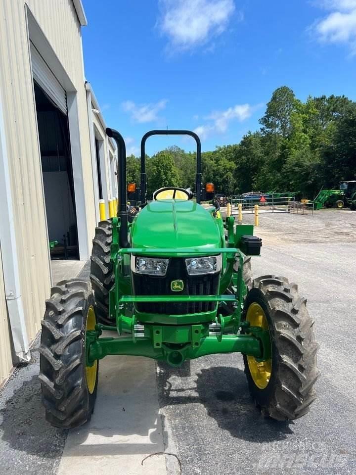 John Deere 5067E Traktory