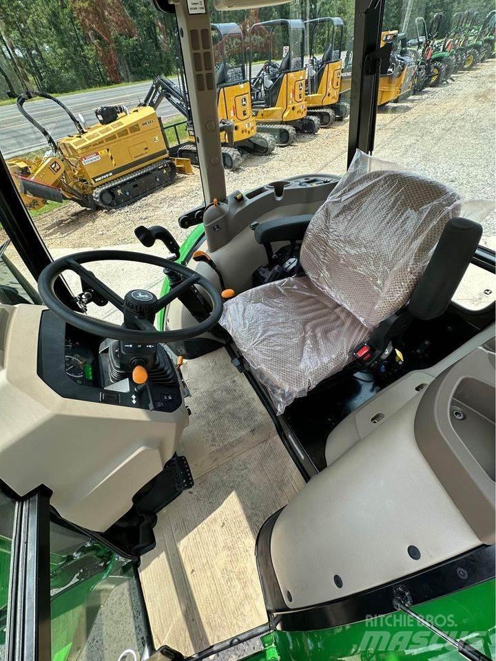 John Deere 5067E Traktory