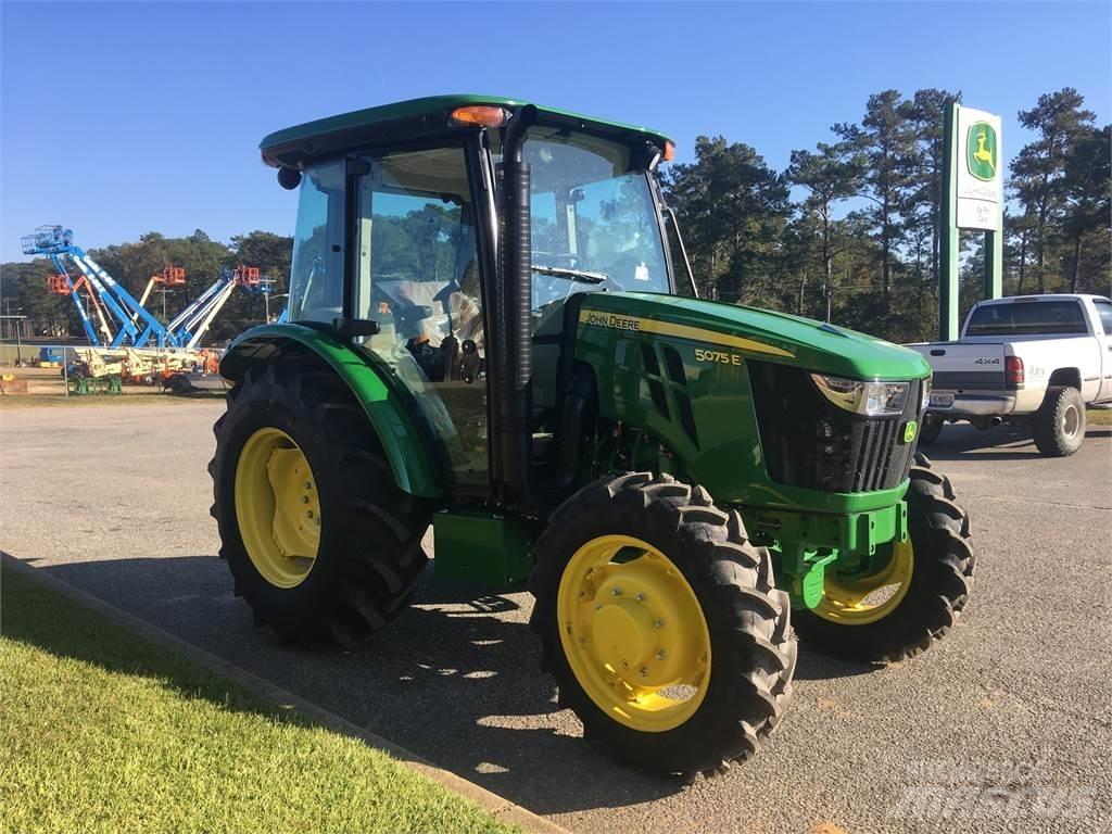 John Deere 5075E Traktory